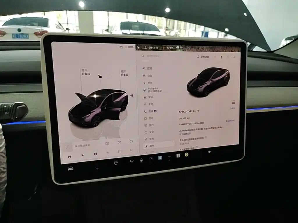 Tesla Model Y — миниатюра 13