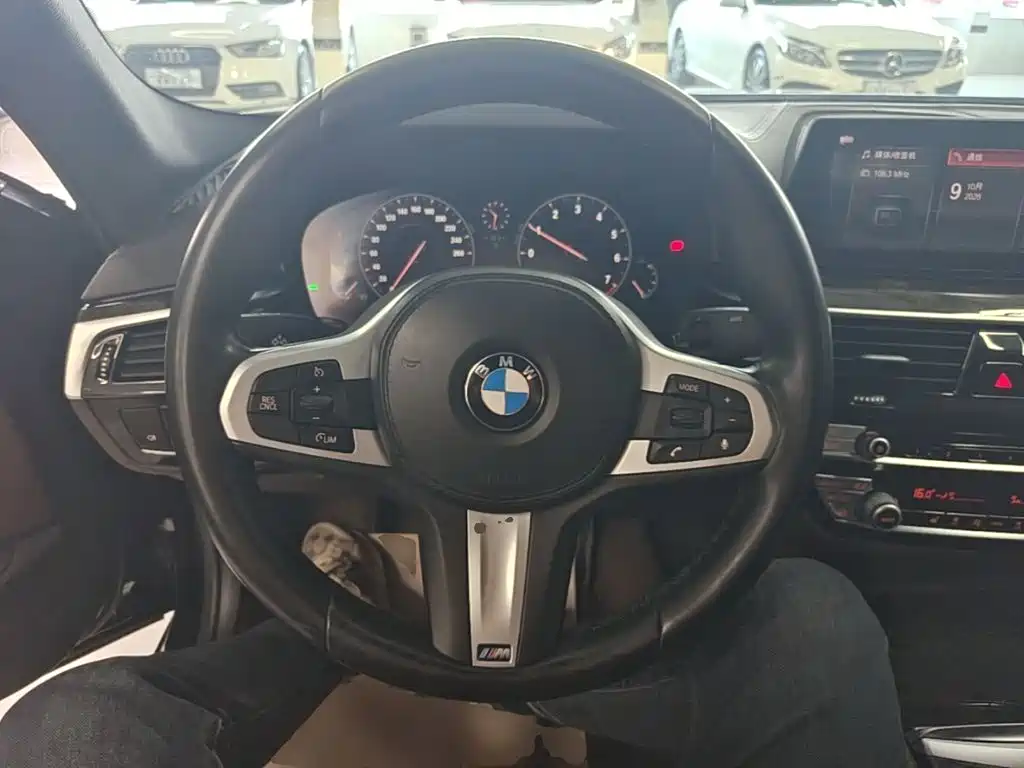 BMW 5 Series — миниатюра 11