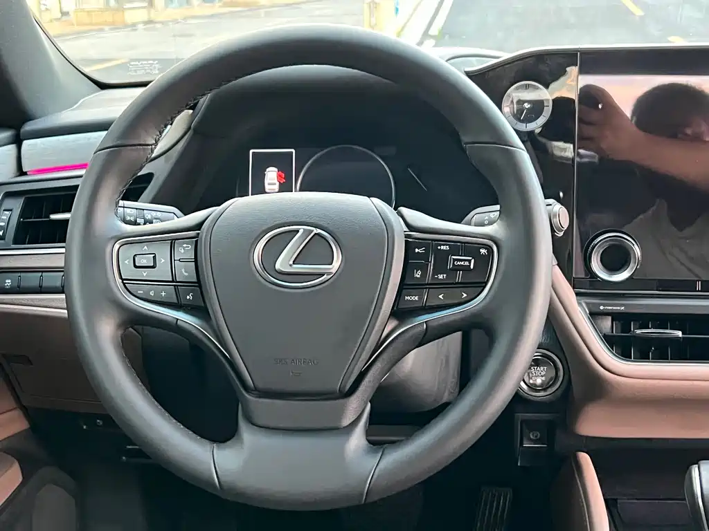 Lexus ES — миниатюра 9