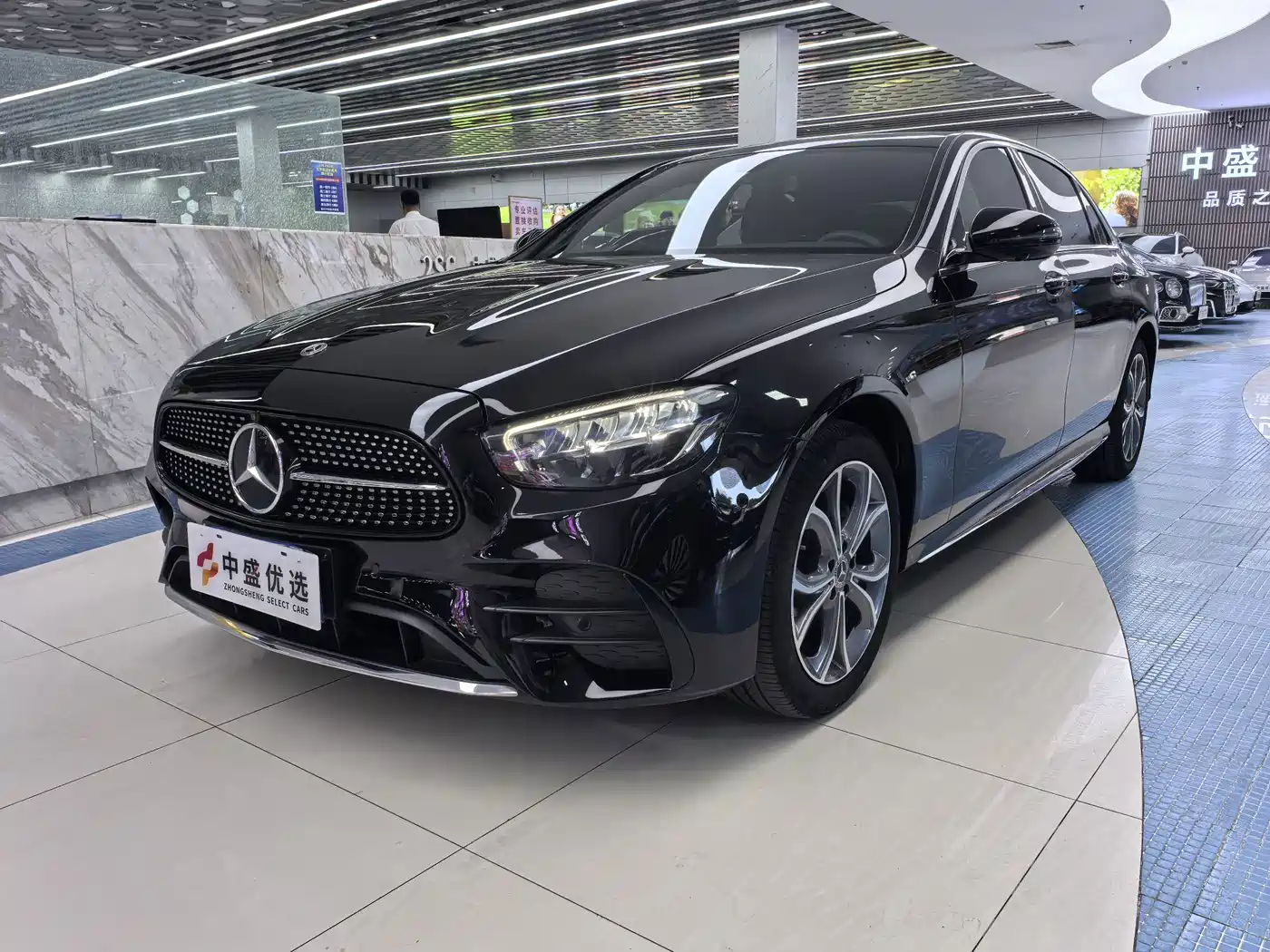 奔驰E级 2021款 改款 E 300 L 运动豪华型 2022