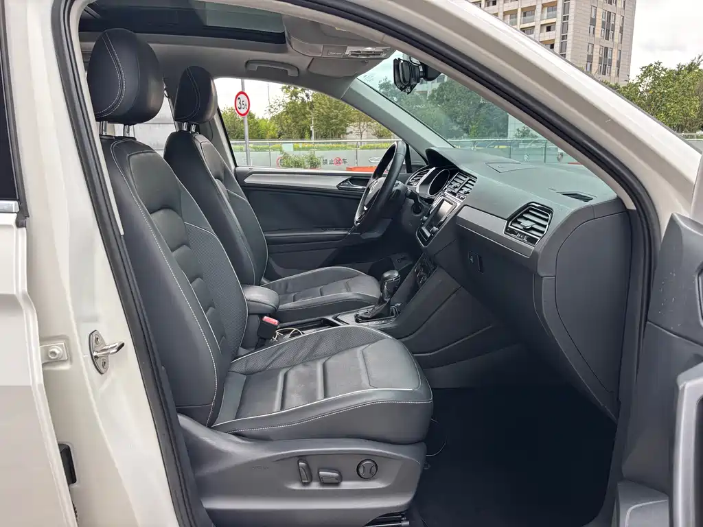 Volkswagen Tiguan L — миниатюра 28