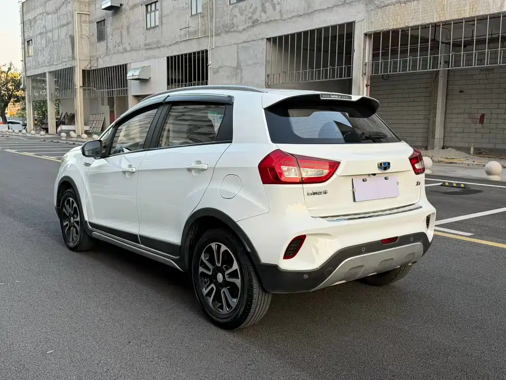 Geely Vision X3 — миниатюра 7