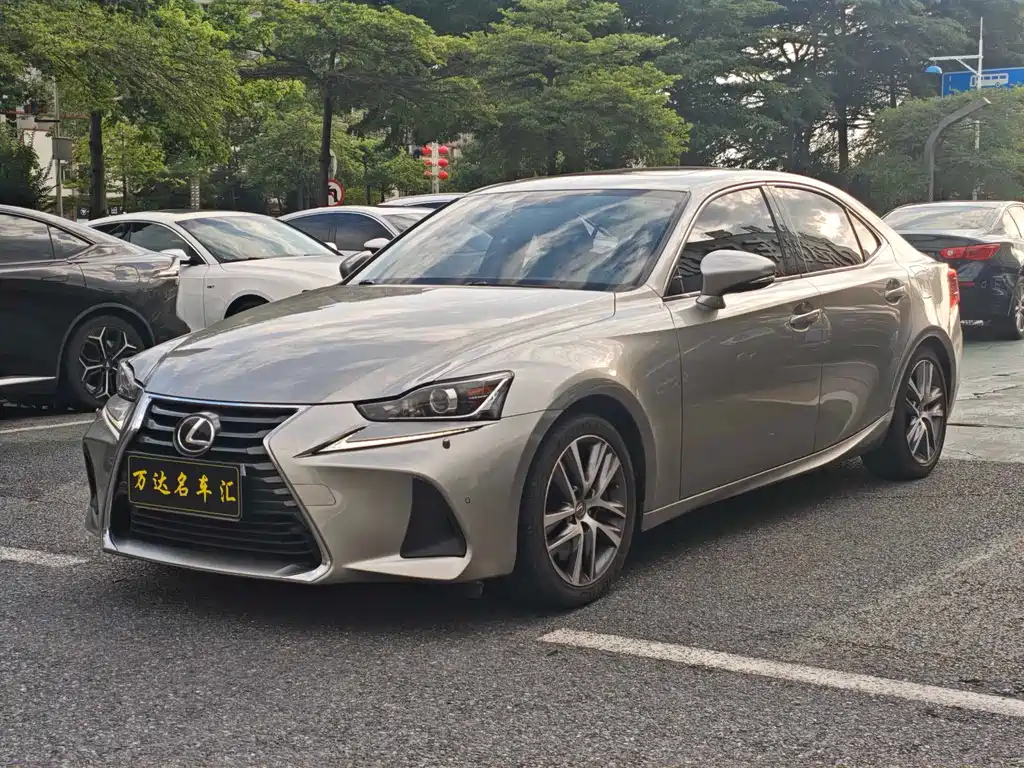 Lexus IS 2019