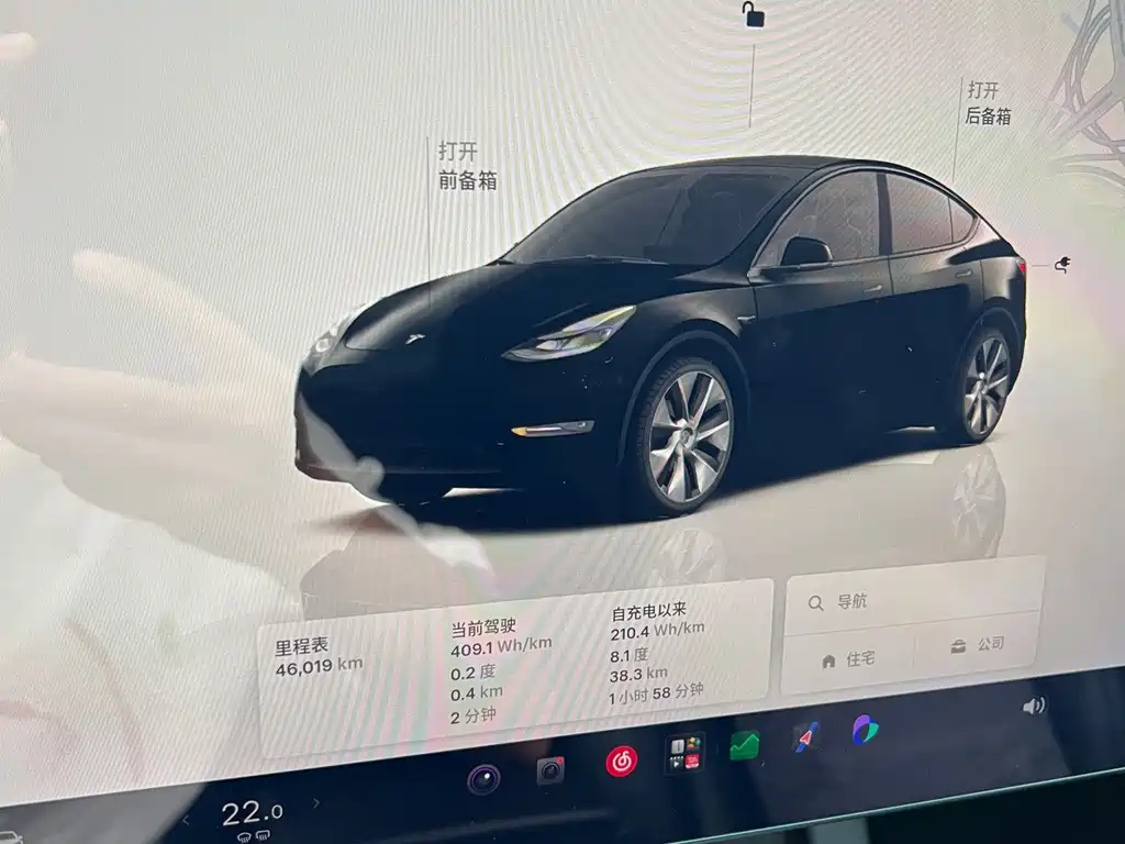 Tesla Model Y — миниатюра 12