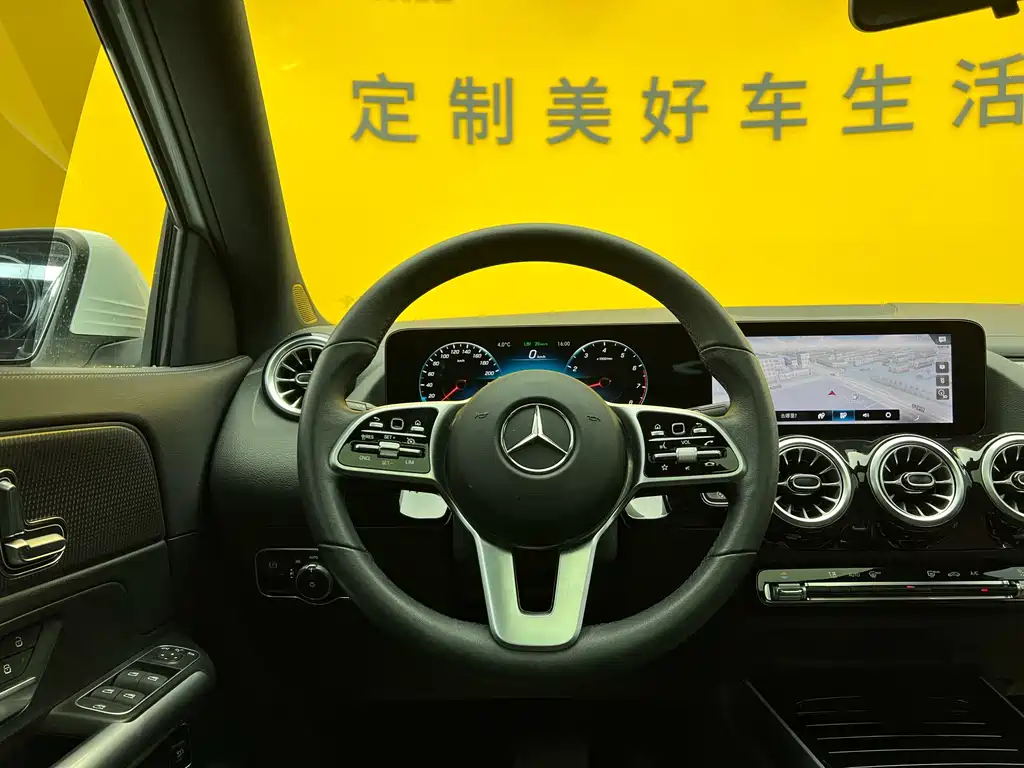 MERCEDES-BENZ GLA