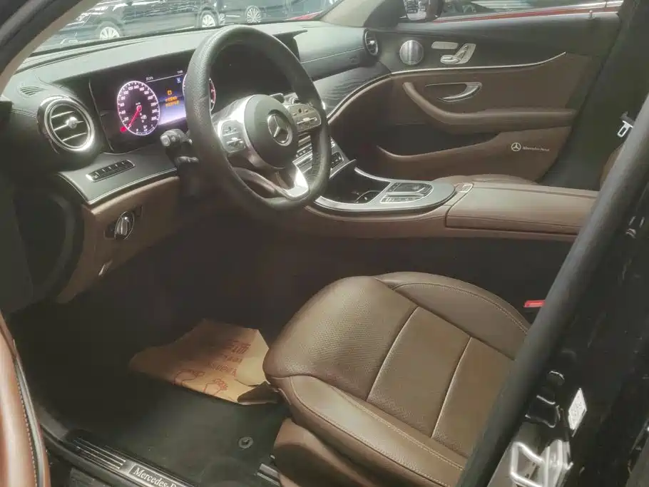 Mercedes-Benz E-Class — миниатюра 9