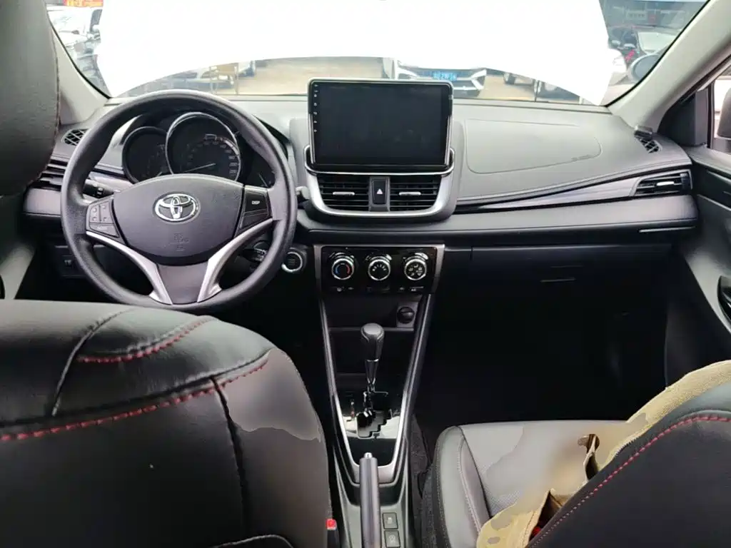 Toyota Yaris L — миниатюра 10