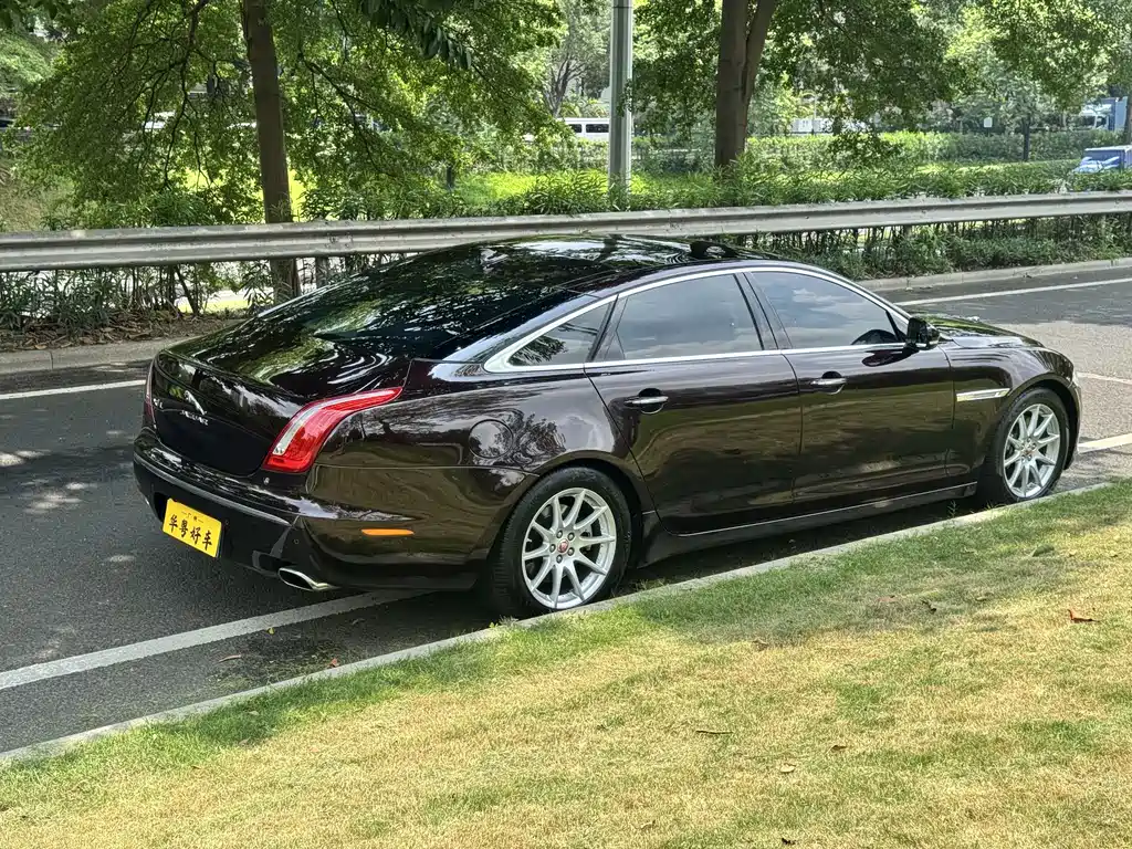 Jaguar XJ — миниатюра 8
