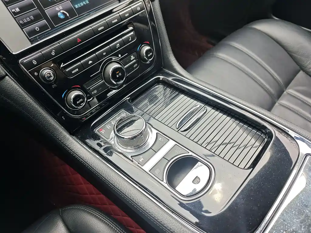 Jaguar XJ — миниатюра 24