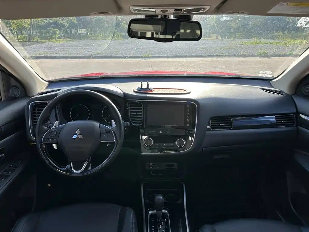 Mitsubishi Outlander — миниатюра 19