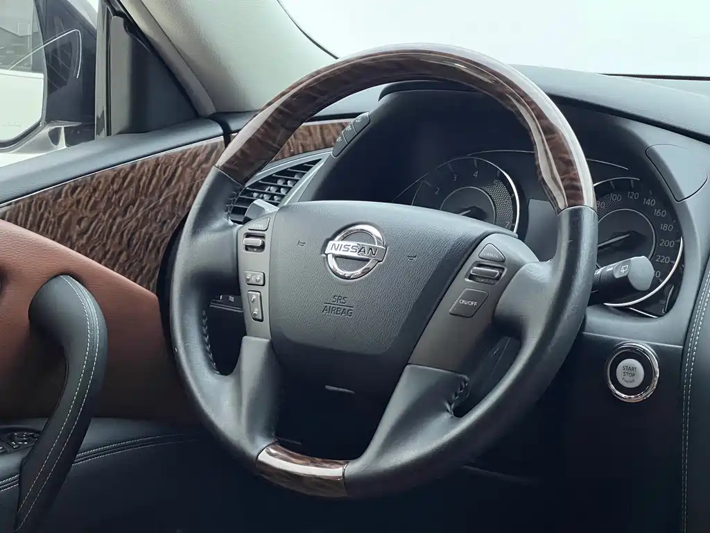 Nissan Patrol — миниатюра 28