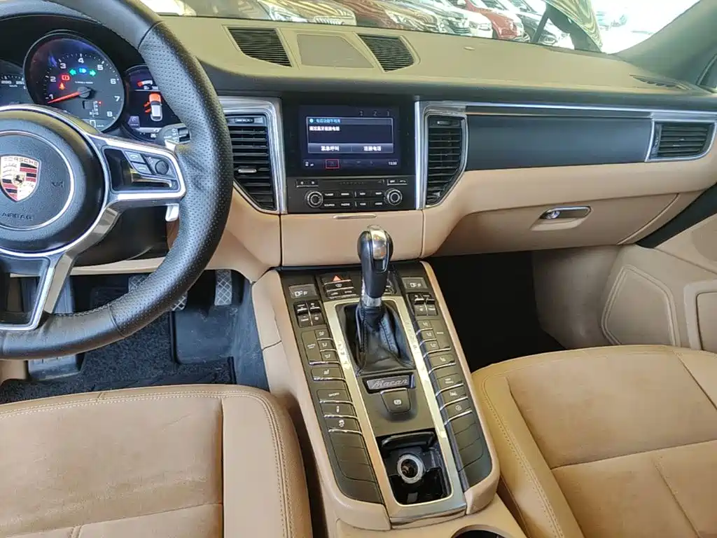 Porsche Macan — миниатюра 13