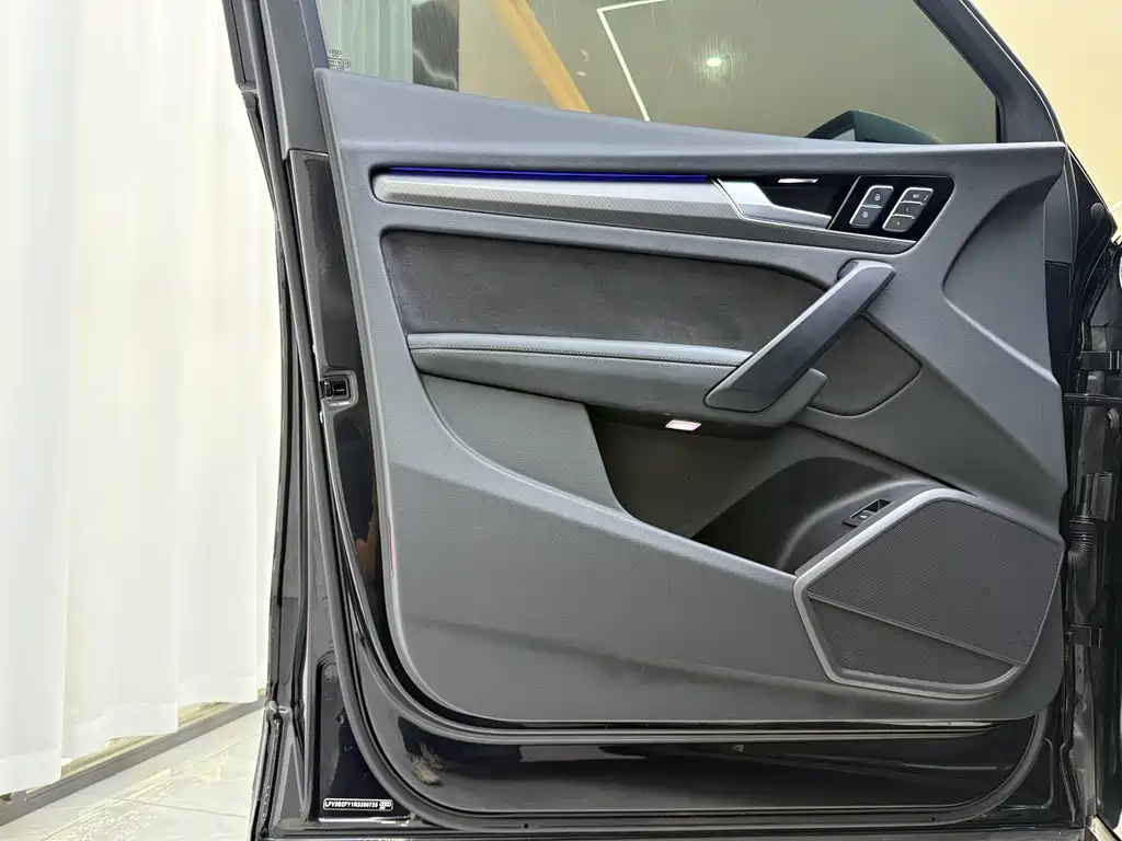 Audi Q5L Sportback — миниатюра 3