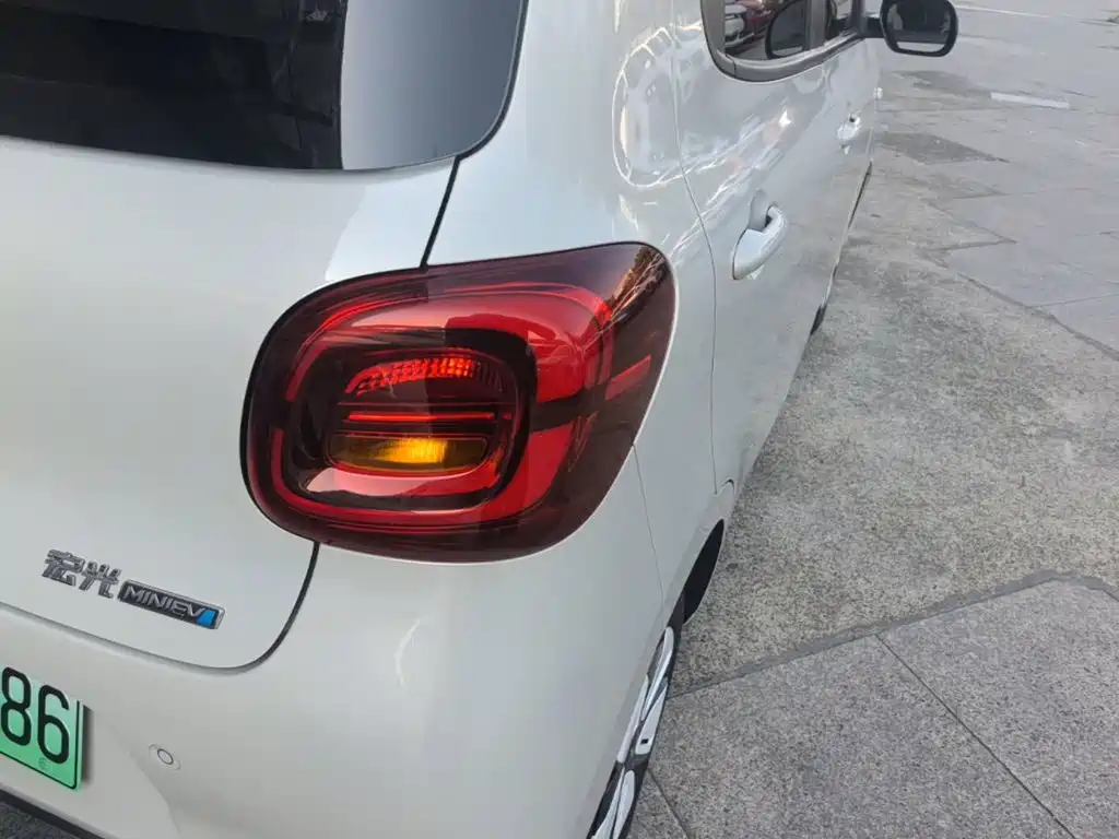 Wuling MINIEV — миниатюра 8