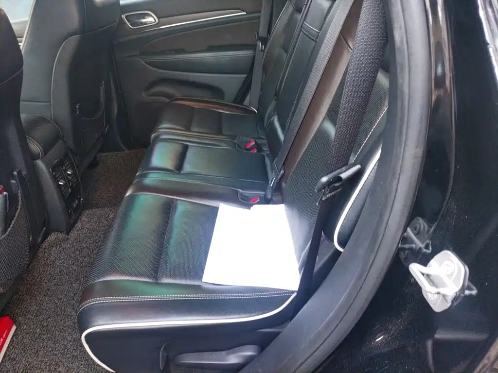 Jeep Grand Cherokee (Import) — миниатюра 18