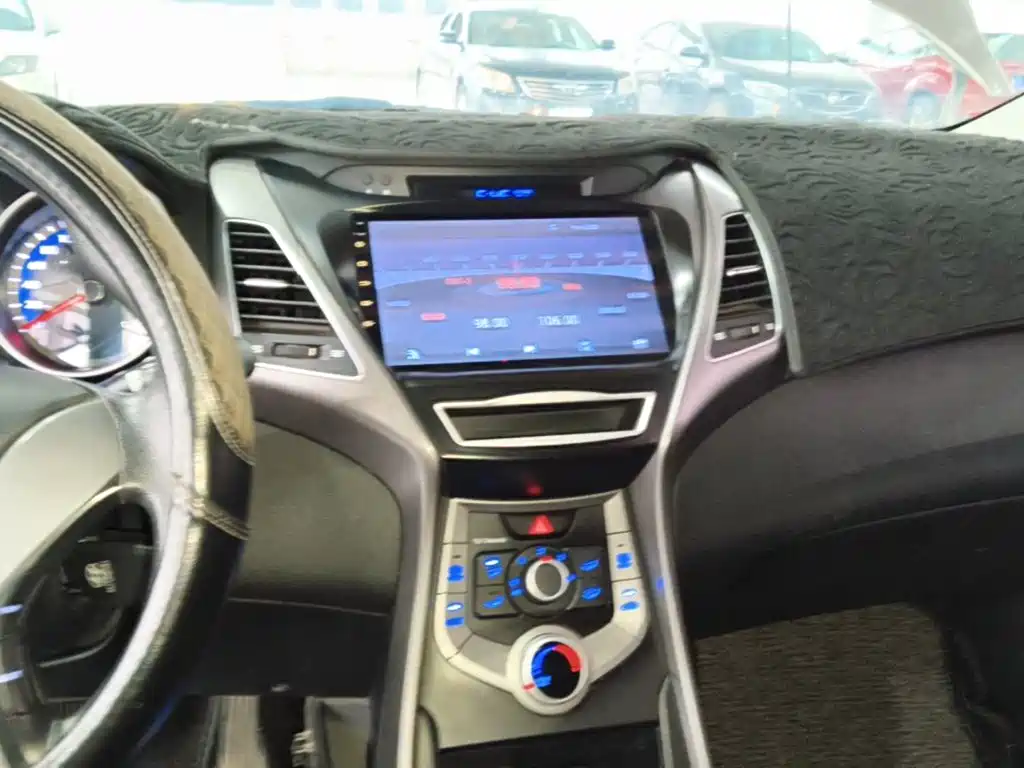 Hyundai Elantra Langdong — миниатюра 13