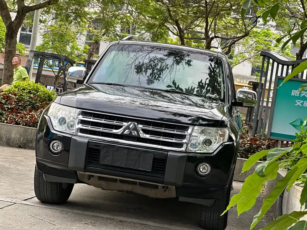 Mitsubishi V93 2011 3.0L AT