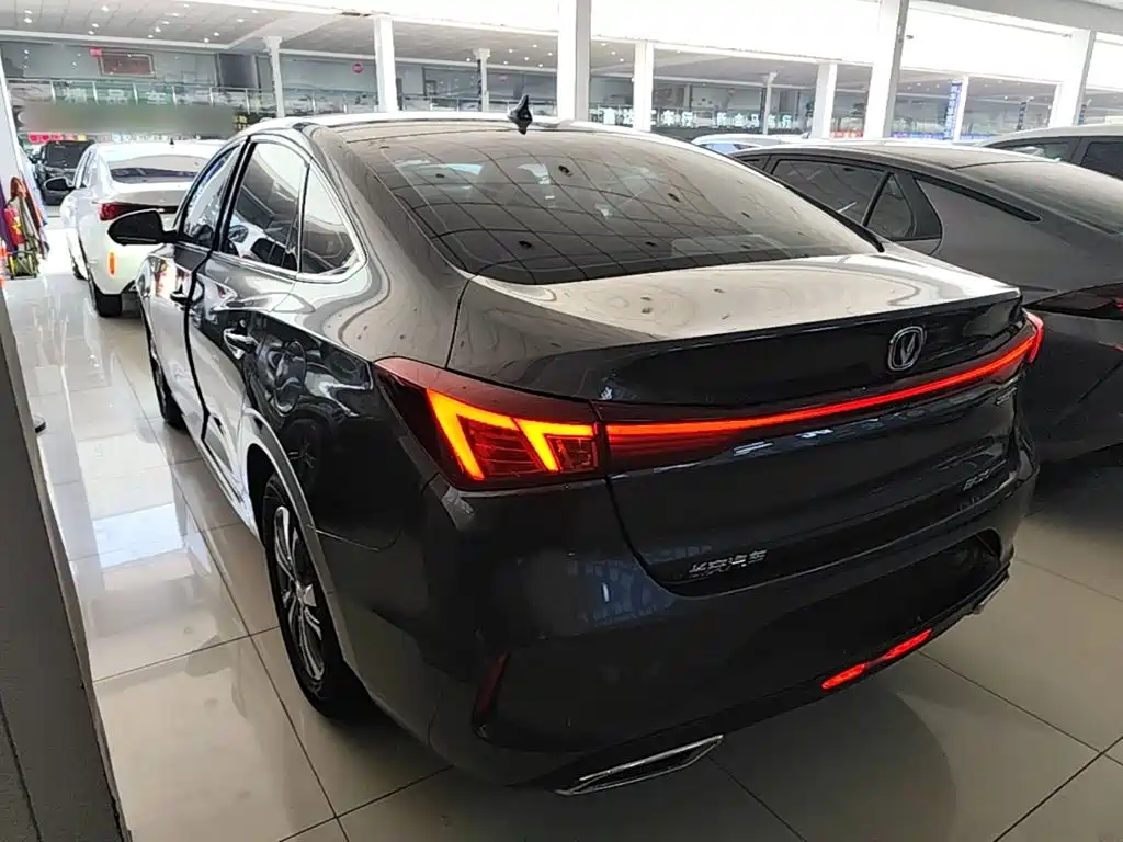 Changan Eado — миниатюра 5