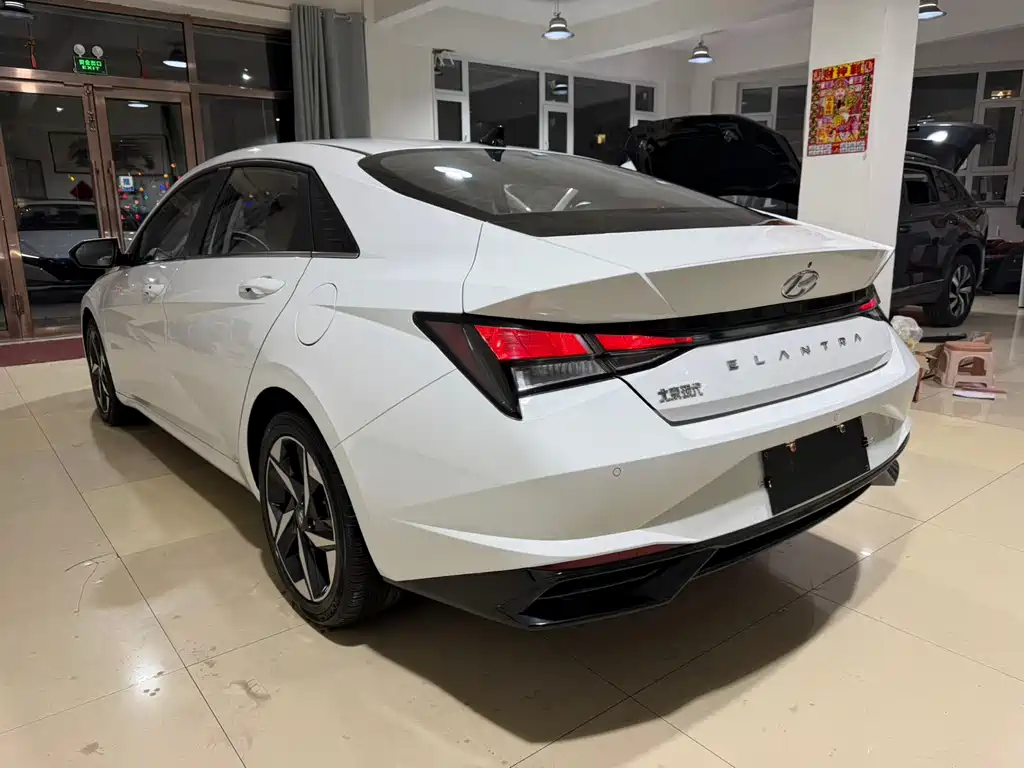 HYUNDAI ELANTRA