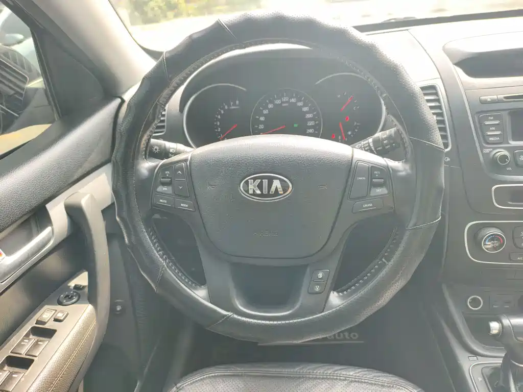 Kia Sorento 2013 2.4L 7 мест Comfort