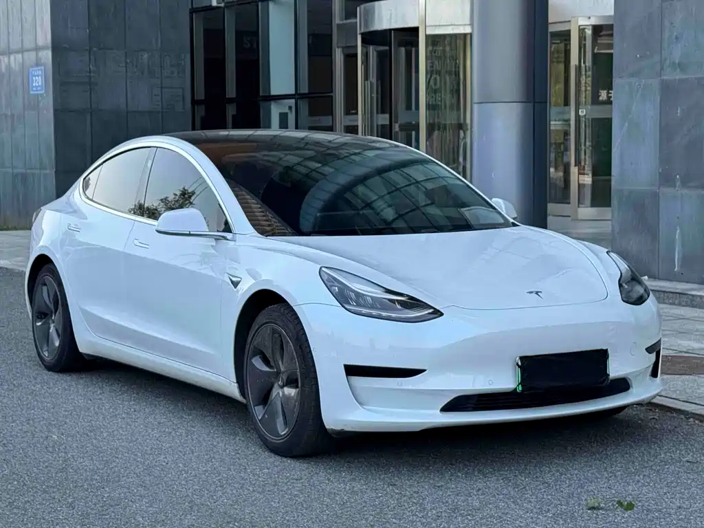 Tesla Model 3 — миниатюра 2