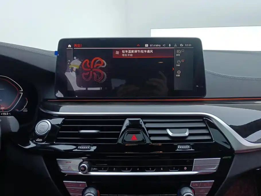 BMW 5 Series — миниатюра 13