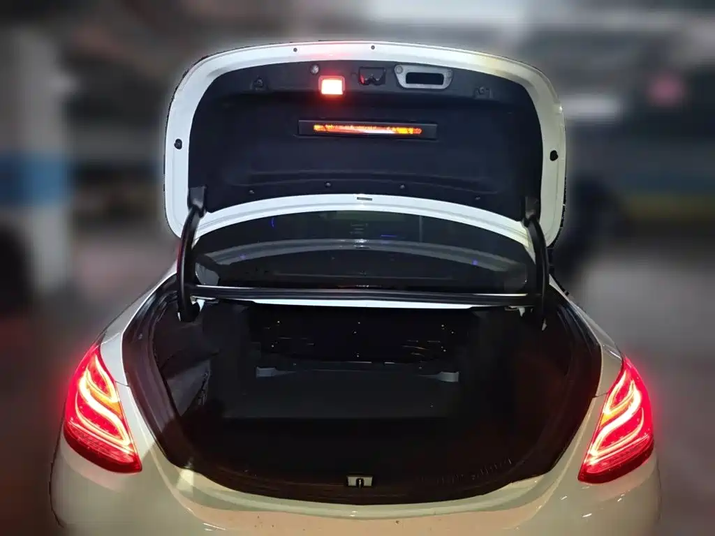 Mercedes-Benz C-Class — миниатюра 10