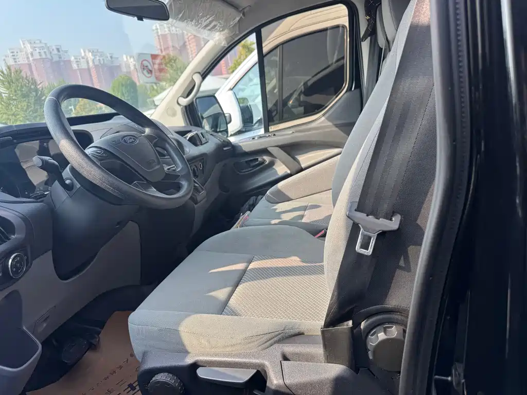 Ford Transit — миниатюра 5