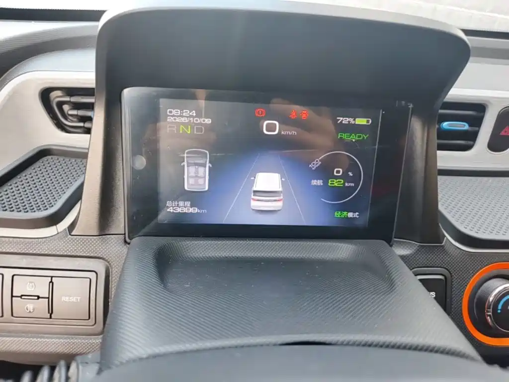 Wuling MINIEV — миниатюра 12