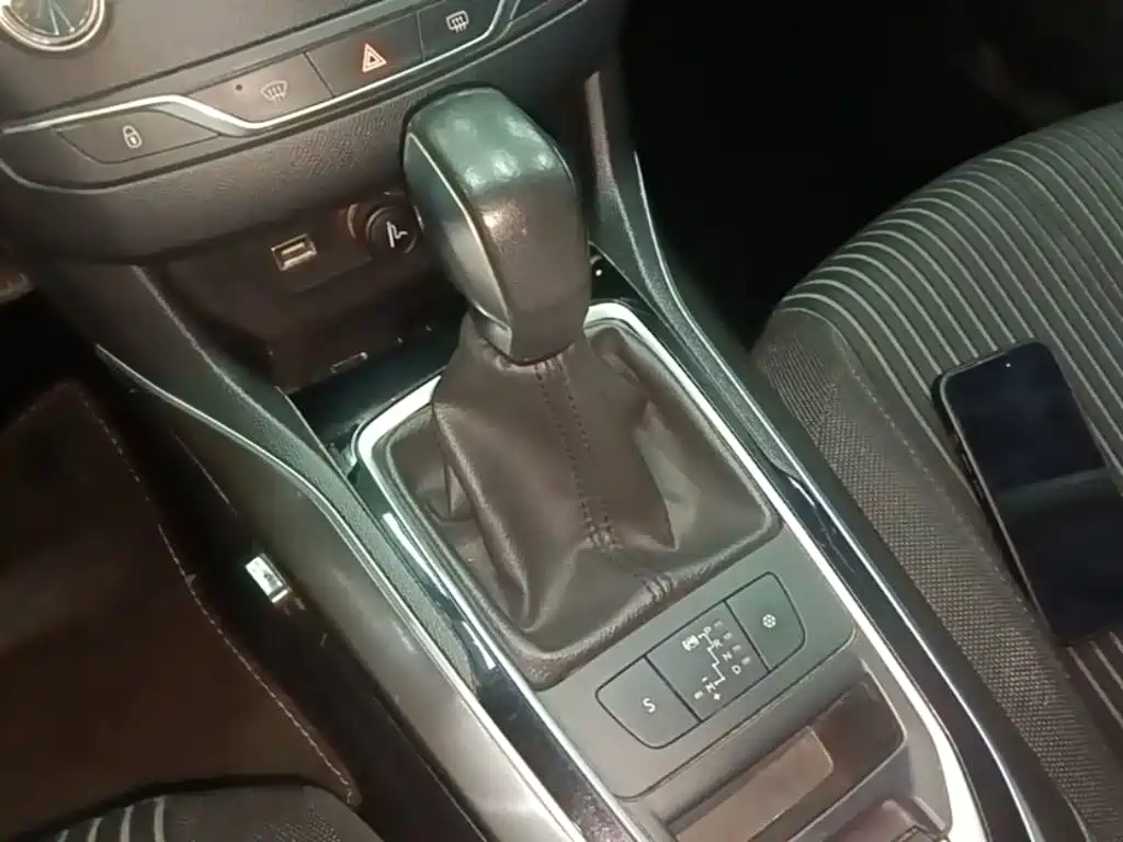 Peugeot 408 — миниатюра 14