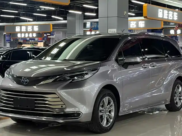 TOYOTA SIENNA 2024