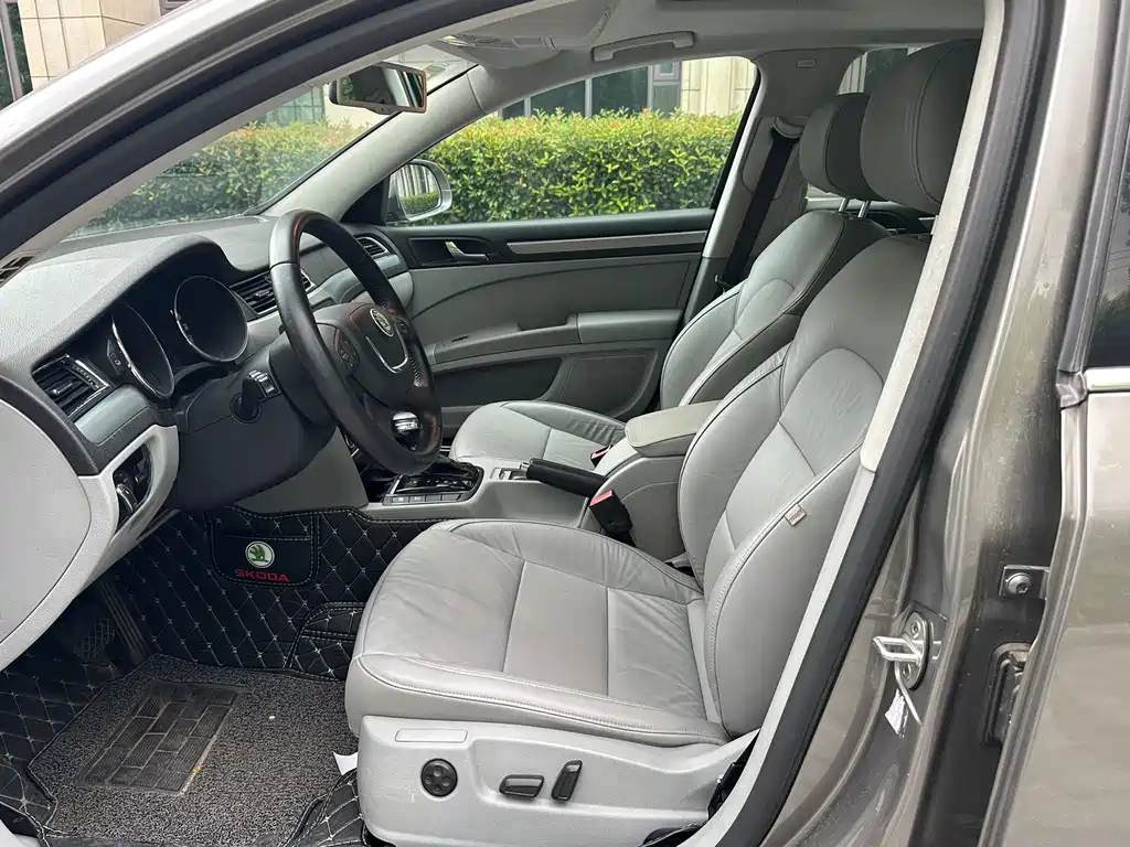 Skoda Superb — миниатюра 4