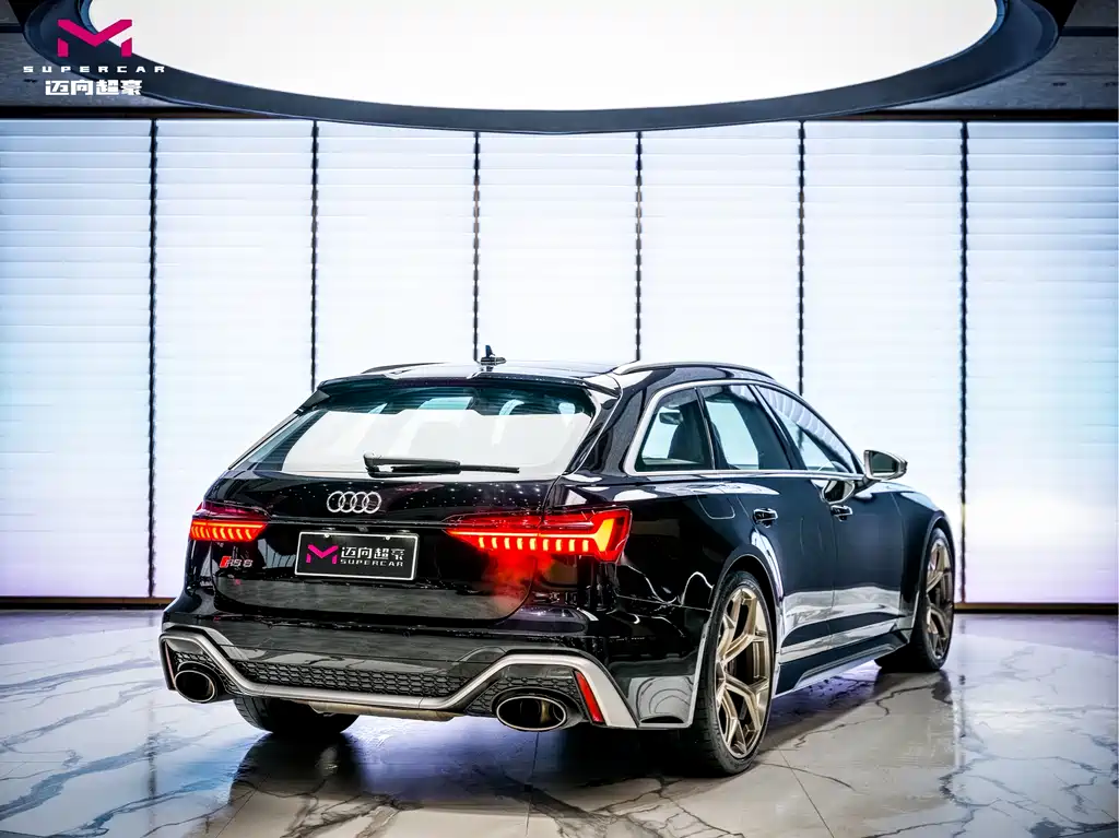 AUDI RS 6