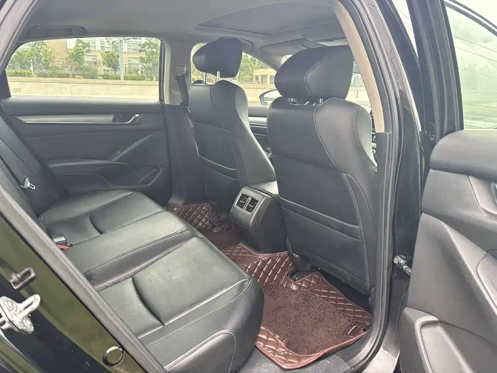 Honda Accord — миниатюра 13