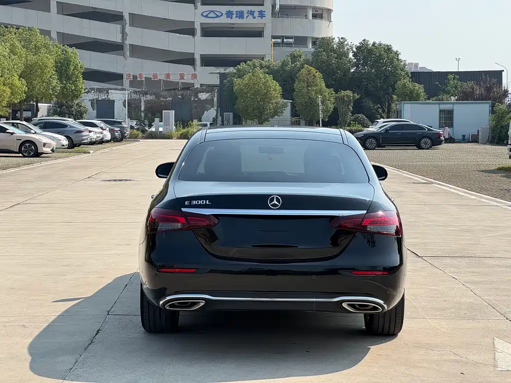 Mercedes-Benz E-Class — миниатюра 8