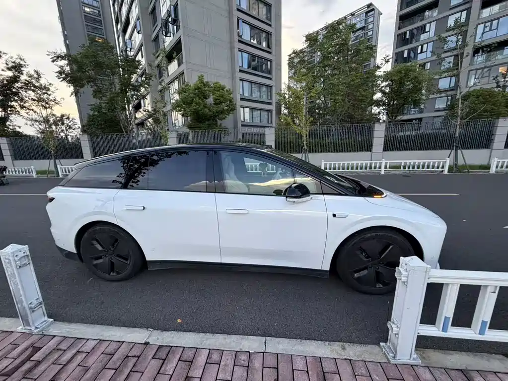 Li Auto Идеальный i6 — миниатюра 5