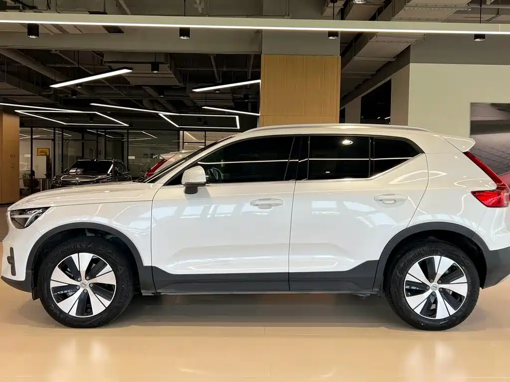 Volvo XC40 — миниатюра 4