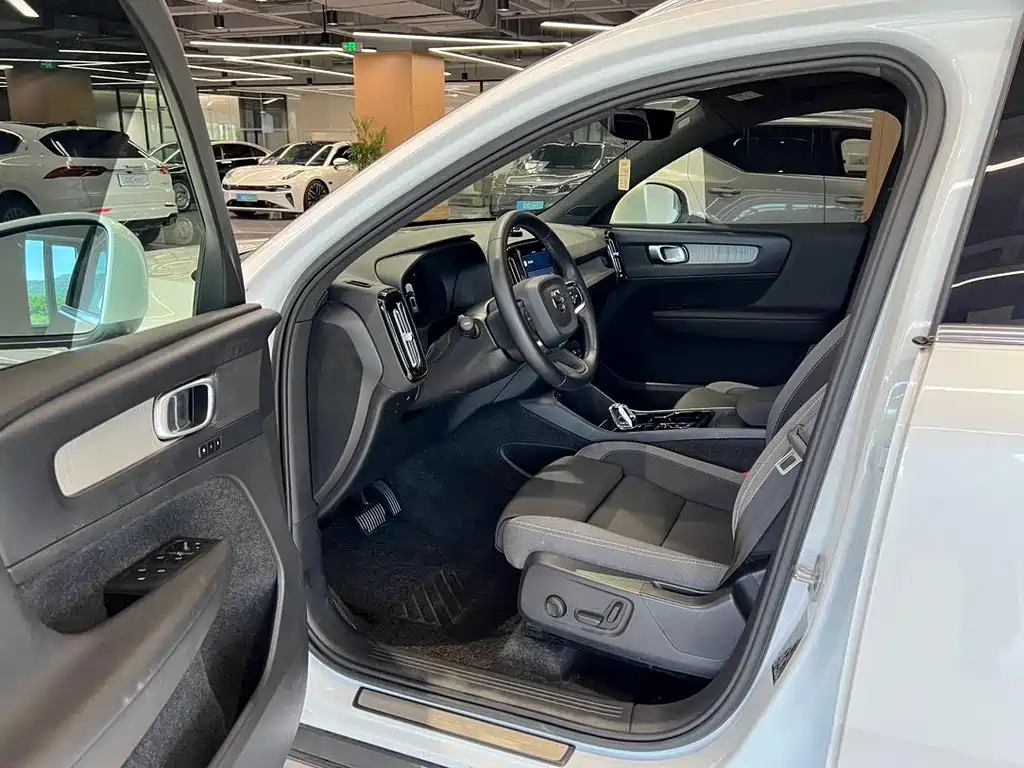 Volvo XC40 — миниатюра 8