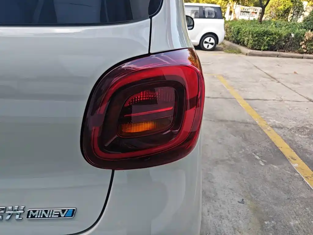 Wuling MINIEV — миниатюра 8