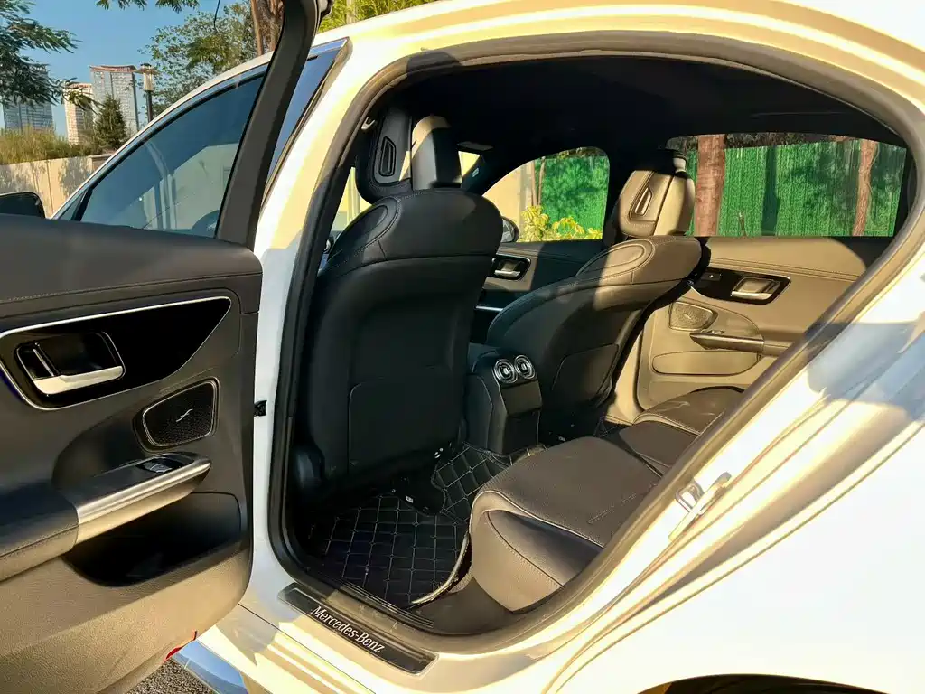 Mercedes-Benz C-Class — миниатюра 7