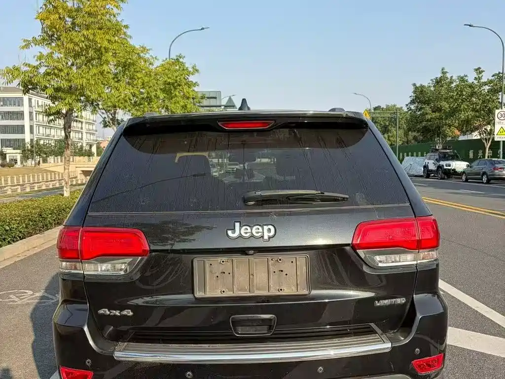 Jeep Grand Cherokee (Import) — миниатюра 8