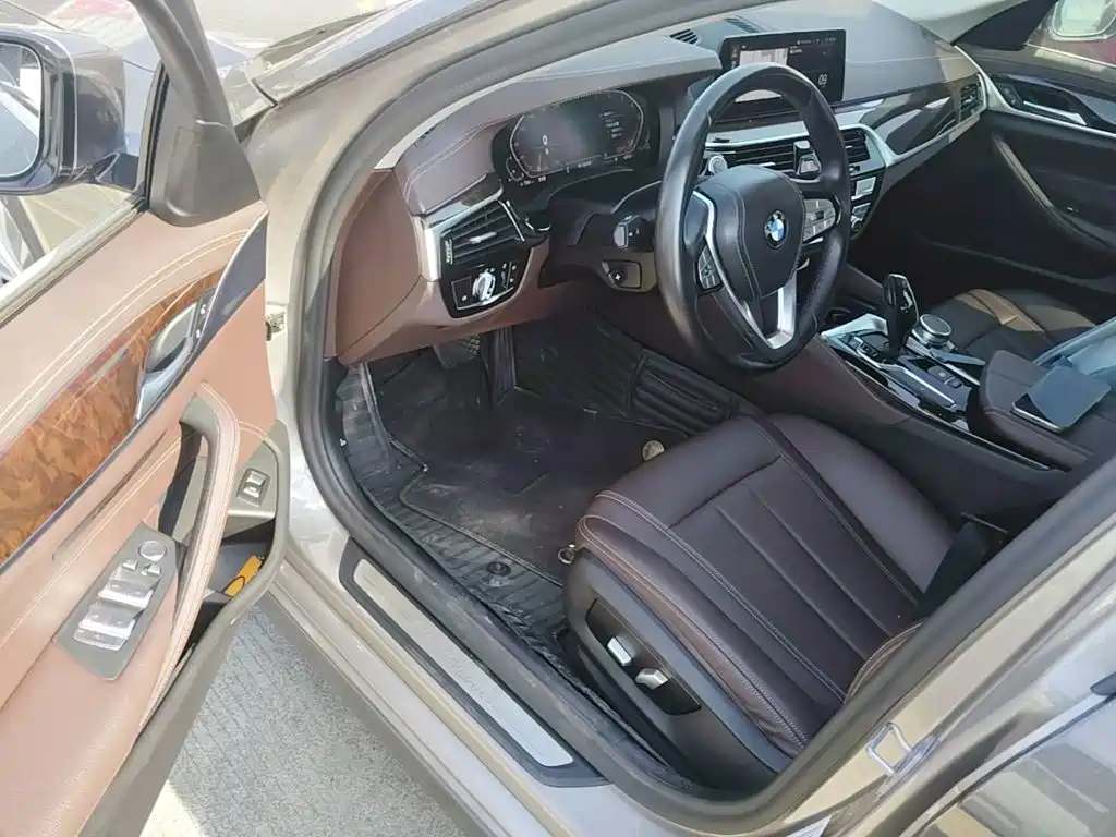 BMW 5 Series — миниатюра 16