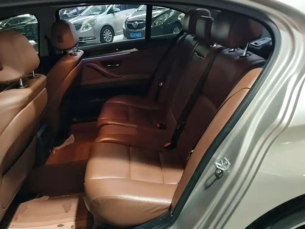 BMW 5 Series — миниатюра 16