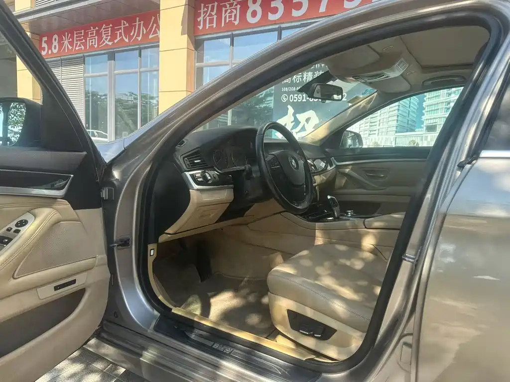 BMW 5 Series — миниатюра 4