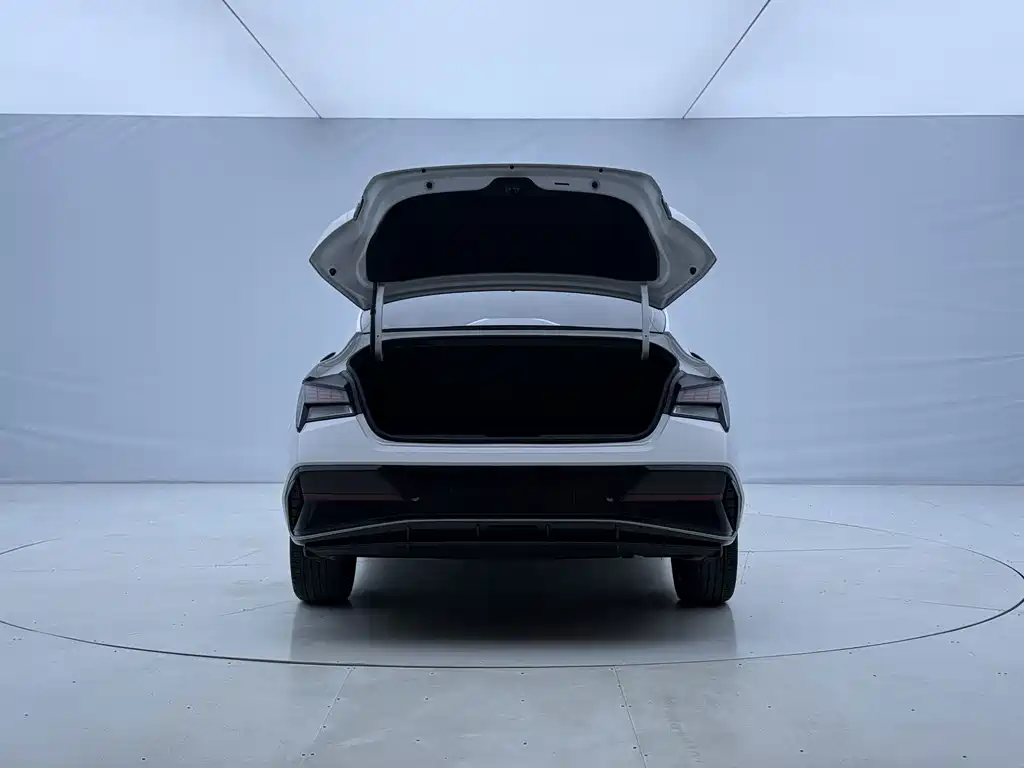 Hyundai Elantra — миниатюра 8