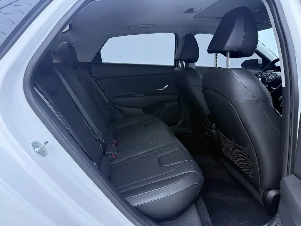 Hyundai Elantra — миниатюра 23