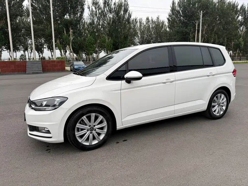 Volkswagen Touran — миниатюра 2