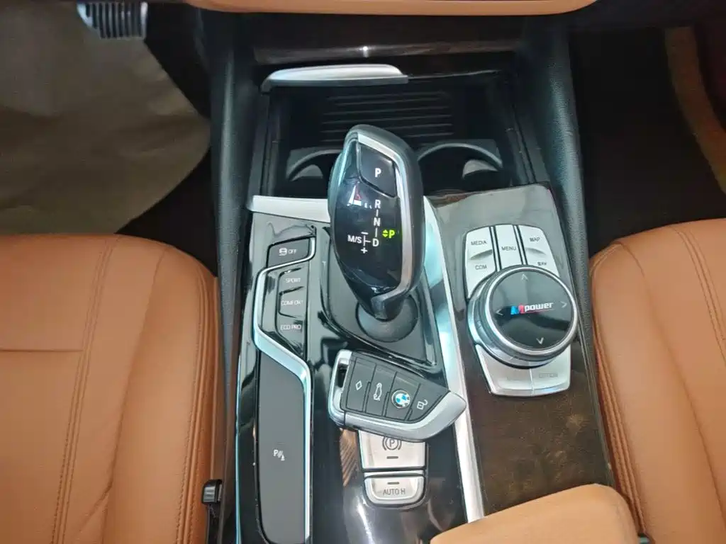 BMW 5 Series — миниатюра 14