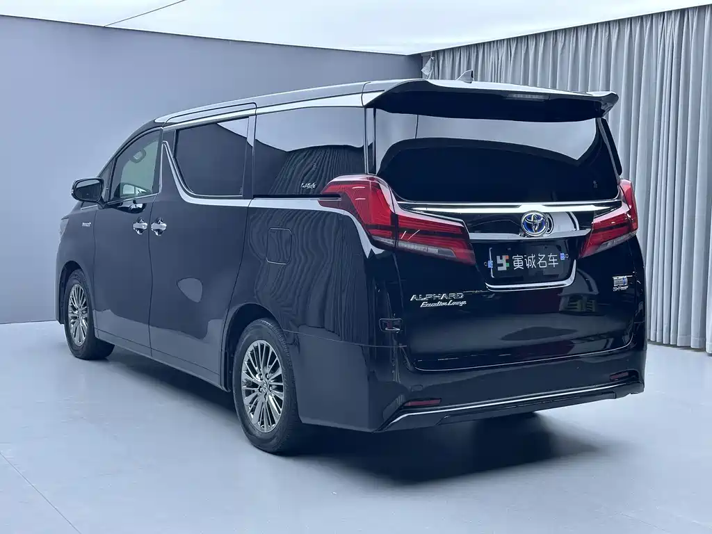 Toyota Alphard — миниатюра 5