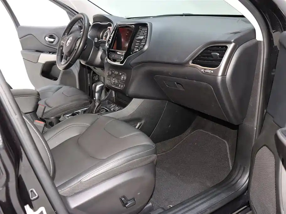Jeep Cherokee 2.0T 2WD Leading Edition, фото 8